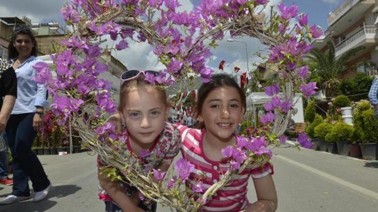 En renkli festivale hazırlık