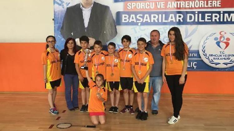 Lüleburgaz Gençlikspor badminton turnuvasında şampiyon