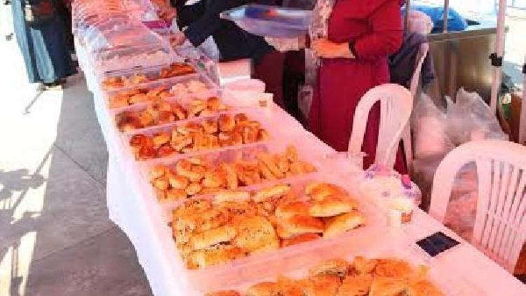 Kadınlar okul yaptırmak için kermes açtı