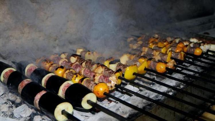 Gastronomi şehrinin farklı lezzeti: Meyve kebabı