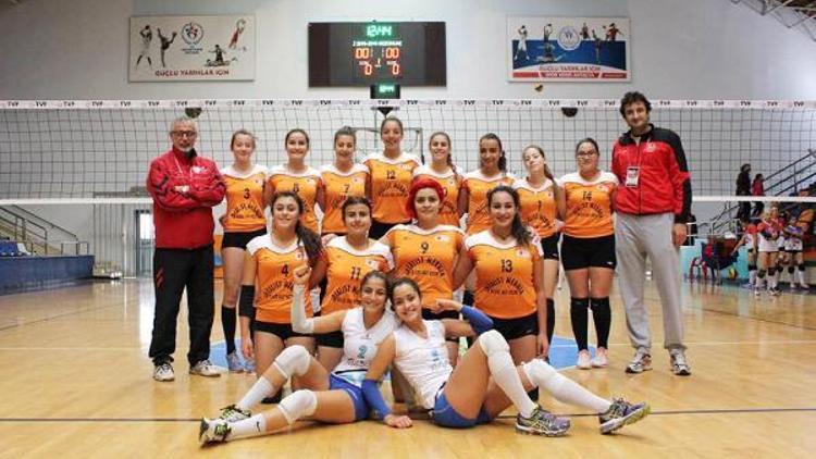 Dünyanın en iyi plaj voleybolu sporcuları Antalyaya gelecek