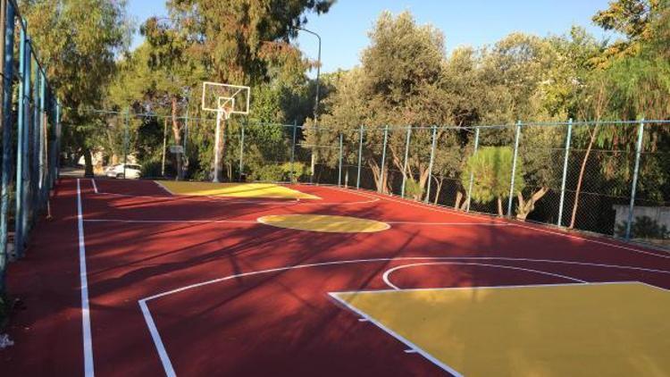 İzmirde spor alanları renkleniyor
