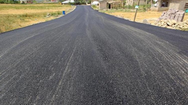 Büyükşehir Belediyesi, yol yapım ve onarım çalışmalarına başladı