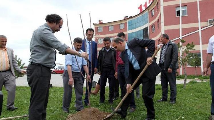 Erzurum 112 Acil Komuta Merkezi bahçesi ağaçlandırıldı