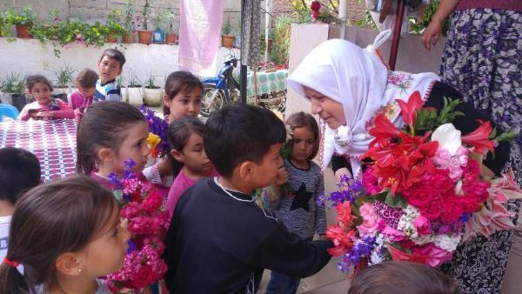 Öğrencilerden, şehit annesine Anneler Günü ziyareti