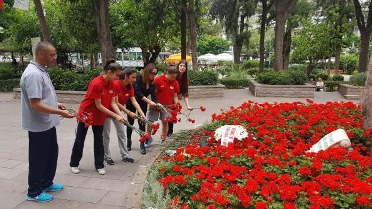 Zübeyde Hanımın kabrinda başarı sözü verdiler