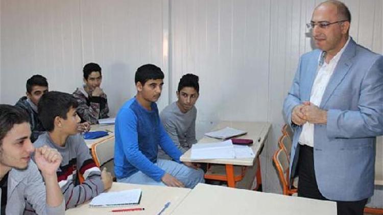 Kaymakam Yıldırım Suriyeli öğrencileri ziyaret etti