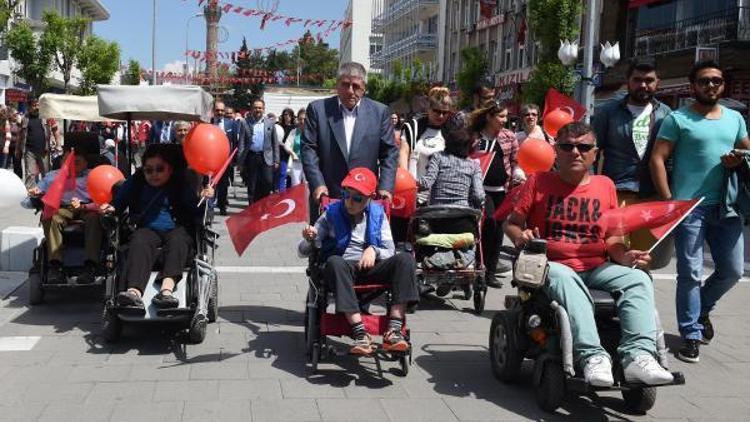 Akülü engelli araçları için şarj noktası