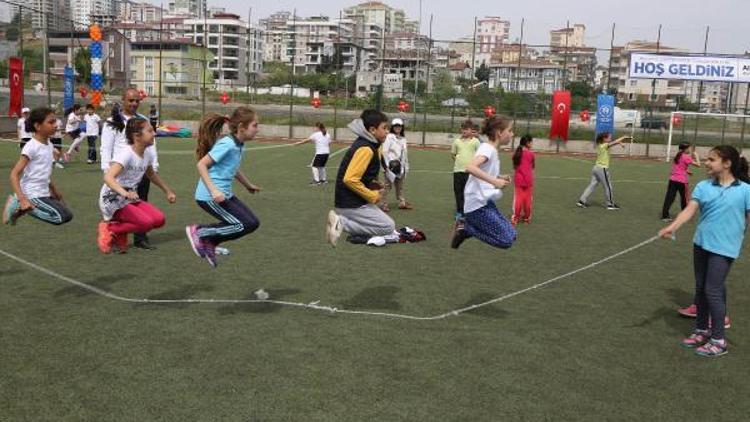 Çocuklar, ‘Çocuk Oyunları Şenliği’nde eğlendi