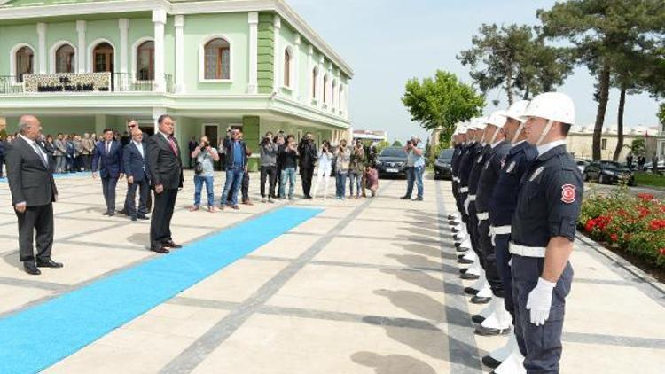 Vali Vekili Tekinarslan göreve başladı