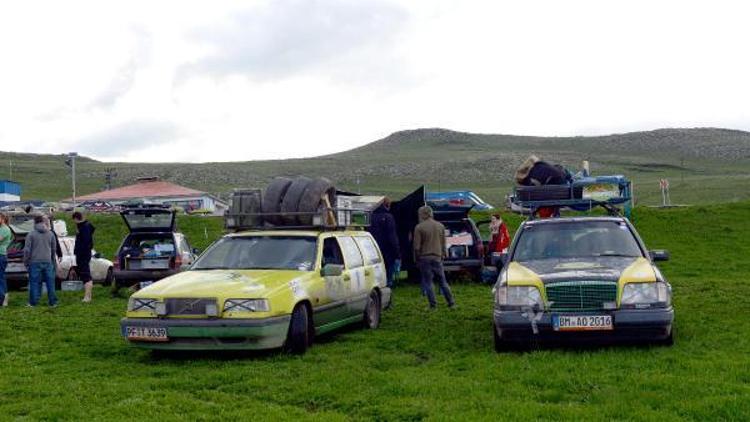 Barış Rallisine katılanlar Çıldır Gölünde kamp kurdu