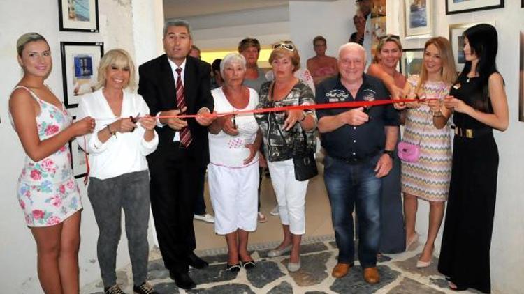 Bodrumda otelde resim sergisi açılışını turistler yaptı