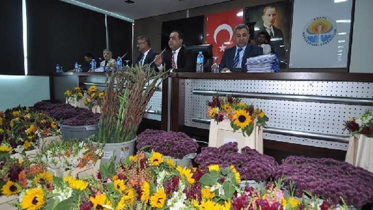 Büyükşehir Meclisinde çiçekli toplantı