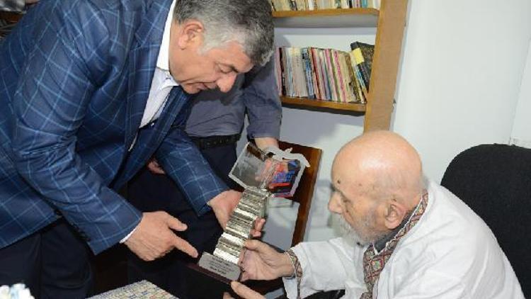 Beyaz Martı Edebiyat Onur Ödülü Vedat Türkali’ye verildi