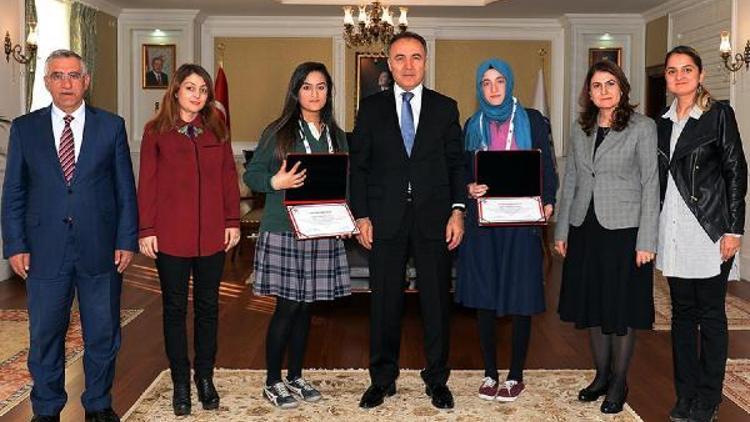 Hamidiye Anadolu Lisesi Türkiye üçüncüsü oldu