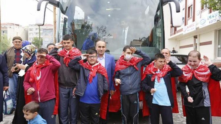 Özel asker adayları kınaları yakılıp kışla yolunu tuttu