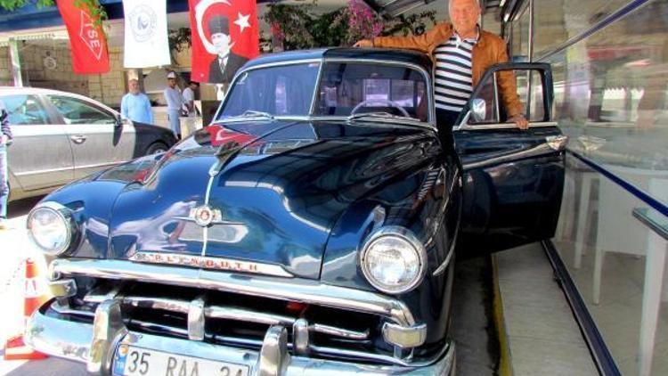 1952 model otomobilin tüm parçalarını orijinalleriyle değiştirdi