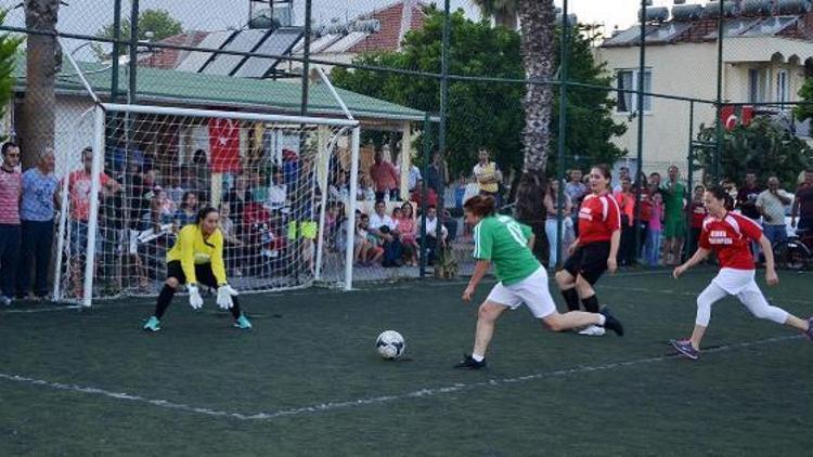 Kemerde kadınlardan futbol resitali