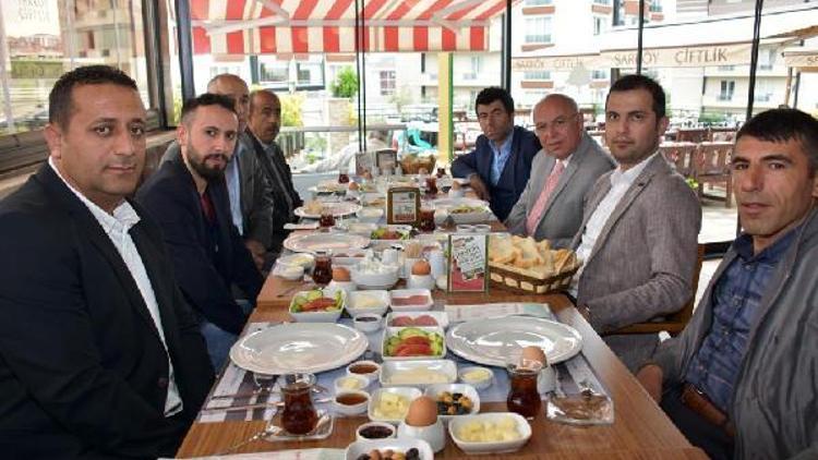 Başkan Eşkinat, Tekirdağ Erzurumlular Derneği üyeleriyle bir araya geldi