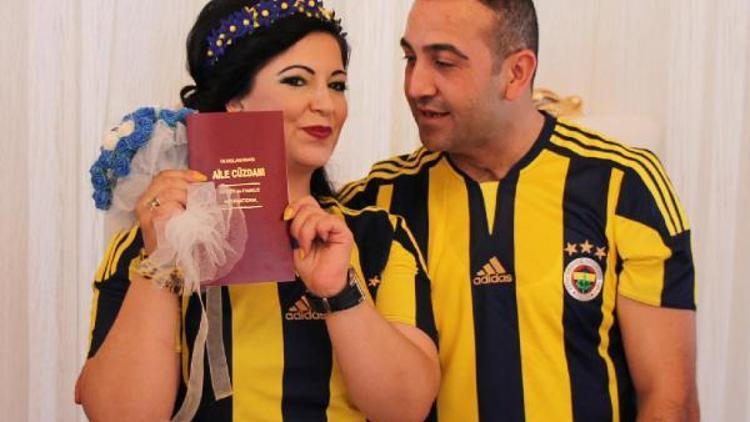 Fenerbahçe formasıyla nikah masasına oturdular