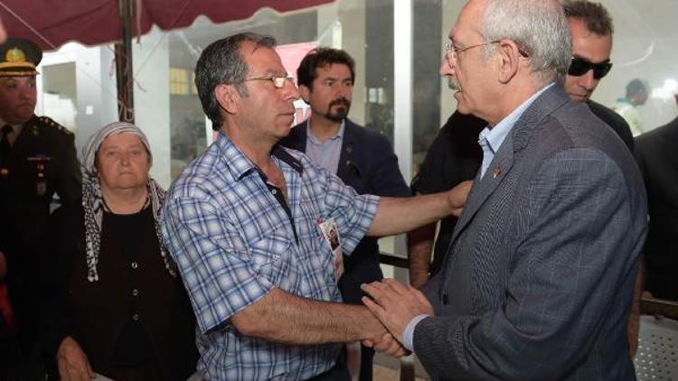 Kılıçdaroğlu, şehit Mekan Şahinin ailesini ziyaret etti