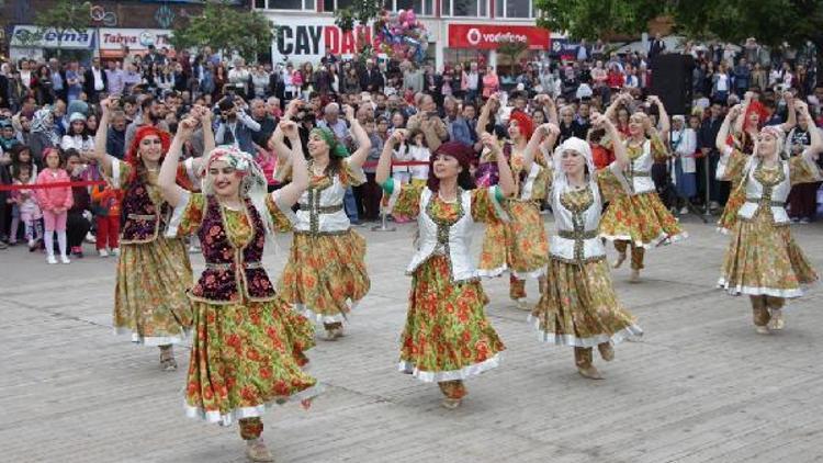 Giresun Atatürk Meydanı’nda halk oyunları şöleni