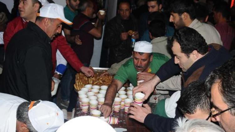 Nevşehirde Beraat Kandilinde süt  ve kandil simidi  dağıtıldı