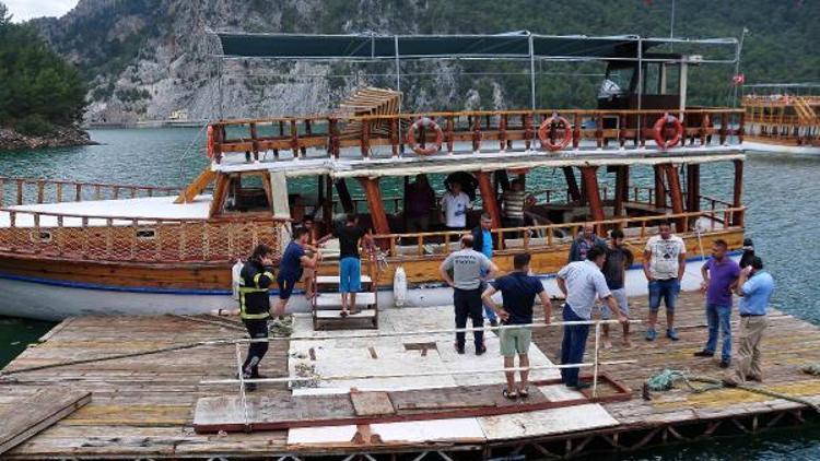 Manavgatta turistleri taşıyan cip baraj gölüne uçtu: 9 yaralı, 3 kayıp (2) - yeniden