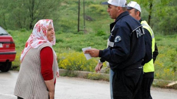 Oğlunun kaza yaptığı aracı görünce gözyaşlarına boğuldu