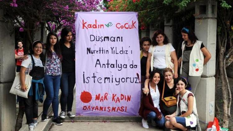 Üniversiteli kadınlardan Yıldız protestosu