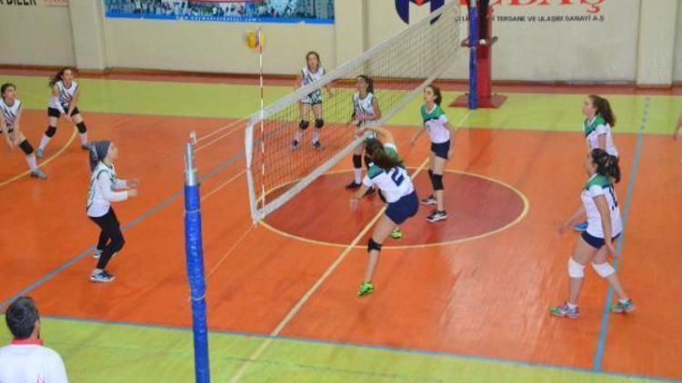 Çorlu Belediyesi Küçük Kızlar Voleybol Takımı şampiyon oldu