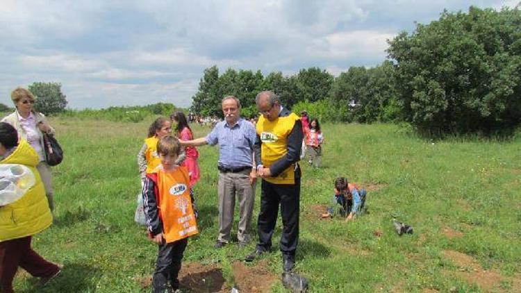 Lüleburgaz’da öğrenciler fidan dikti