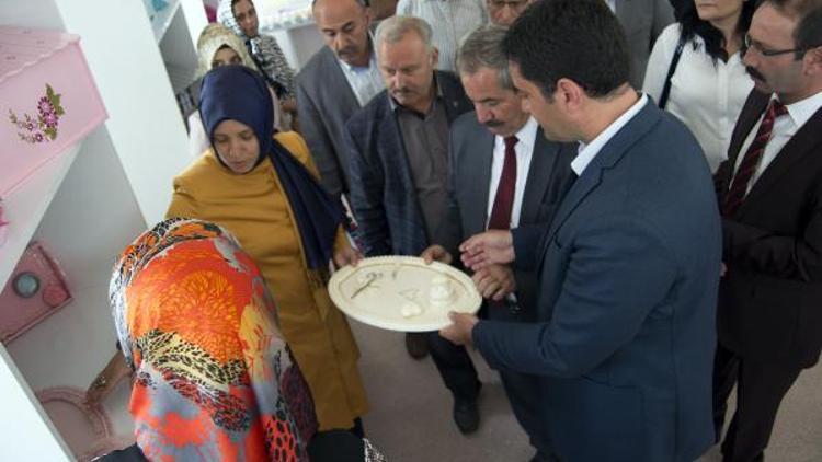 Ahlat Aile Destek Merkezi yıl sonu sergisi açtı