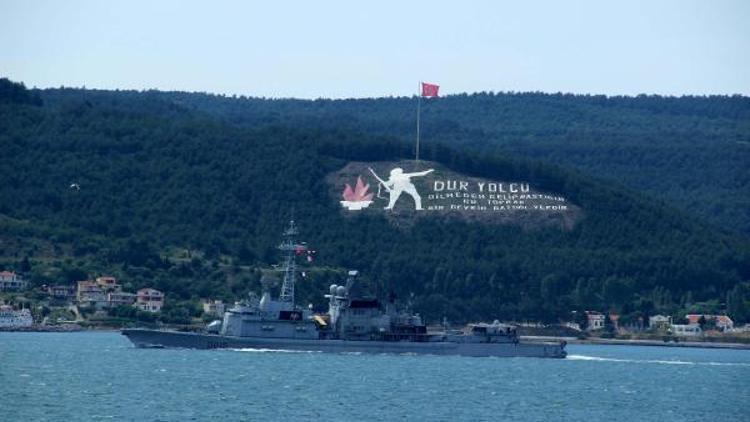 Fransız askeri gemisi Çanakkaleden geçti