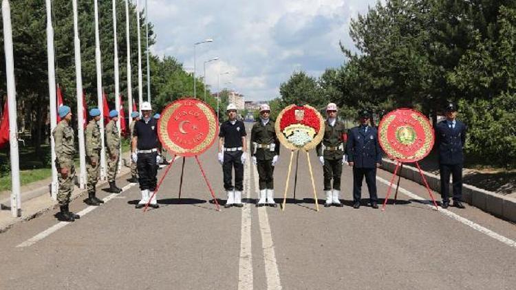 Bingölde PKKnın şehit ettiği 33 er Tugay Komutanlığında anıldı