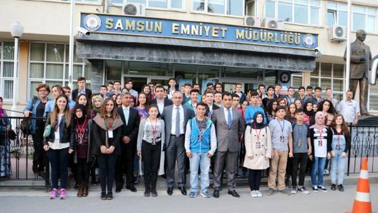 Polis, 80 öğrenciyi Bursa ve Çanakkale gezisine gönderdi
