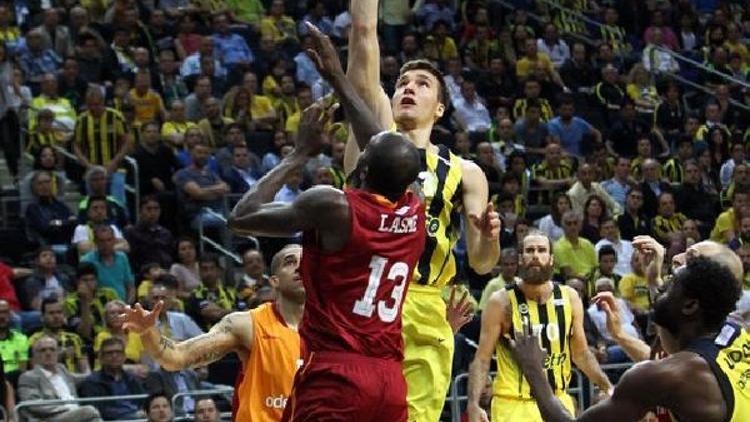 Fenerbahçe serinin ilk maçını kazandı