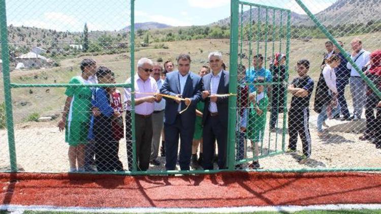 Bozkırda  Hacılar mahallesine sentetik çim saha kazandırıldı