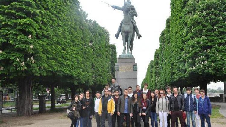 Atayurt Anadolu Fen Lisesi Pariste