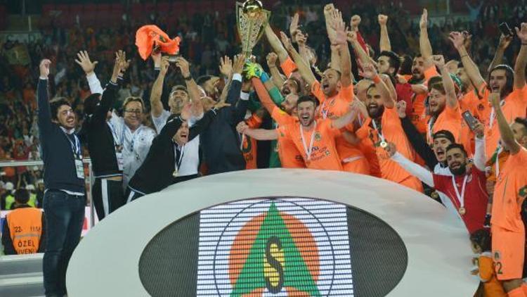 Spor Toto Süper Lige yükselen Multigroup Alanyaspor kupasını aldı