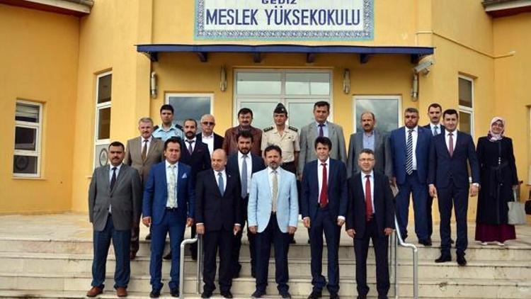 Gedizde 780 öğrenci mezuniyetini kutladı