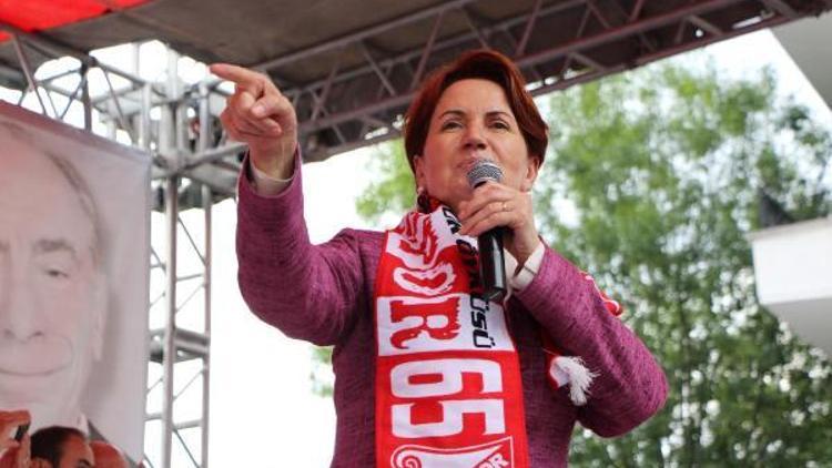 Akşener: Gazi ve şehitlerin kanı kafayı çevir diyenlerin elinde