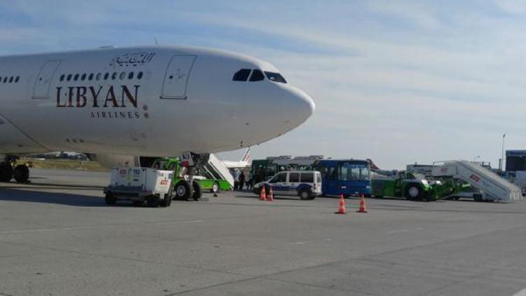 Yolcu, kaptan pilotla tartışınca uçak 5 saat gecikmeli kalktı