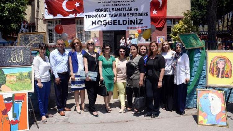 Öğrenciler görsel sanatlar ve teknoloji sergisi açtı