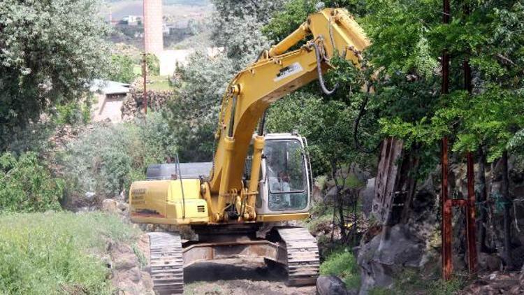 İncesuda yol yenileme çalışmaları sürüyor