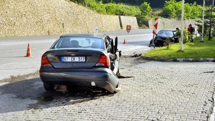 Zonguldakta iki otomobil çarpıştı: 4 yaralı