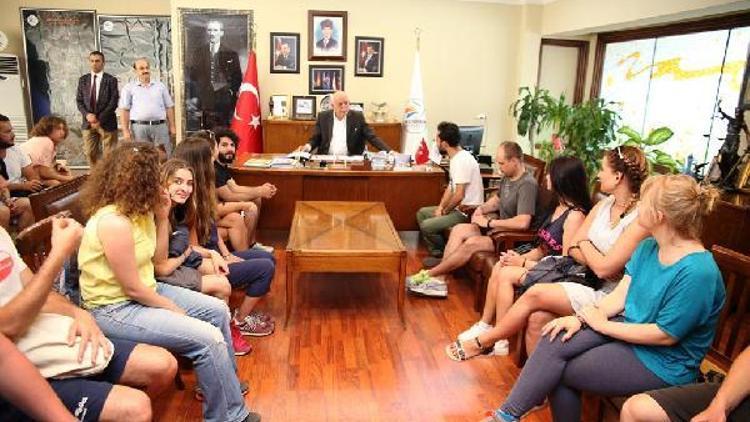 Litvanyalı gençler İskenderun’da