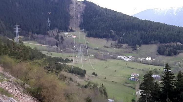 Artvin’de elektrik iletim hattı için ağaç kesimine tepki