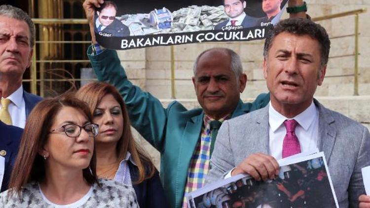 CHP’li milletvekillerinden, TBMM’de Gezinin üçüncü yıl dönümünde dövizli sloganlı eylem