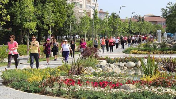 Büyükçekmeceli kadınlardan Sevgi ve Hoşgörü yürüyüşü